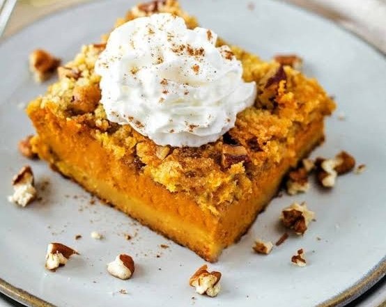 Easy 5 Ingredient Salted Caramel Pumpkin Dump Cake suggested serving