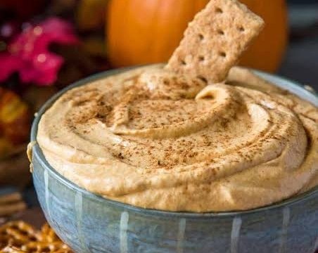 Easy 5 Minute Pumpkin Cheesecake Dip suggested serving