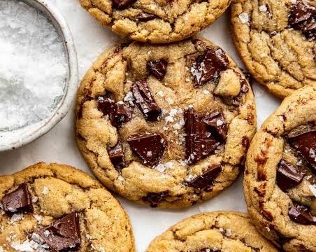 Viral Bakery Style Brown Butter Chocolate Chip Cookies suggested serving