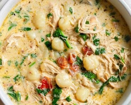 Viral One Pot Creamy Tuscan Chicken Gnocchi Soup suggested serving